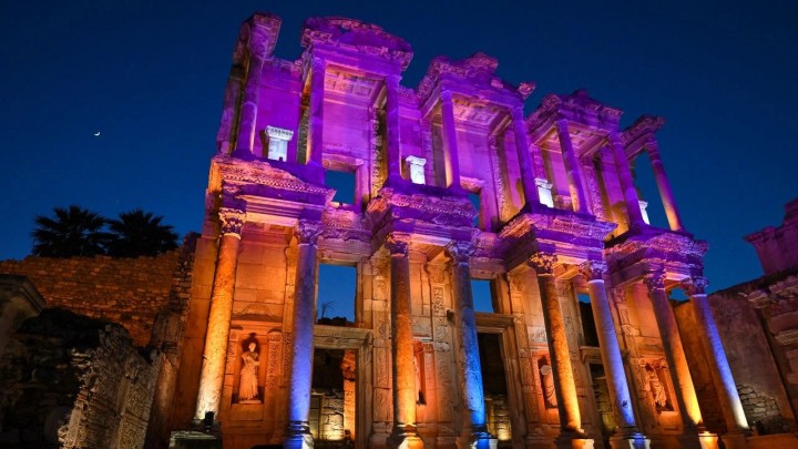 EFES ANTİK KENTİ GECE…